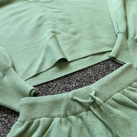 Sage Crop Top and Drawstring Shorts Lounge Set - Picture 4 of 6